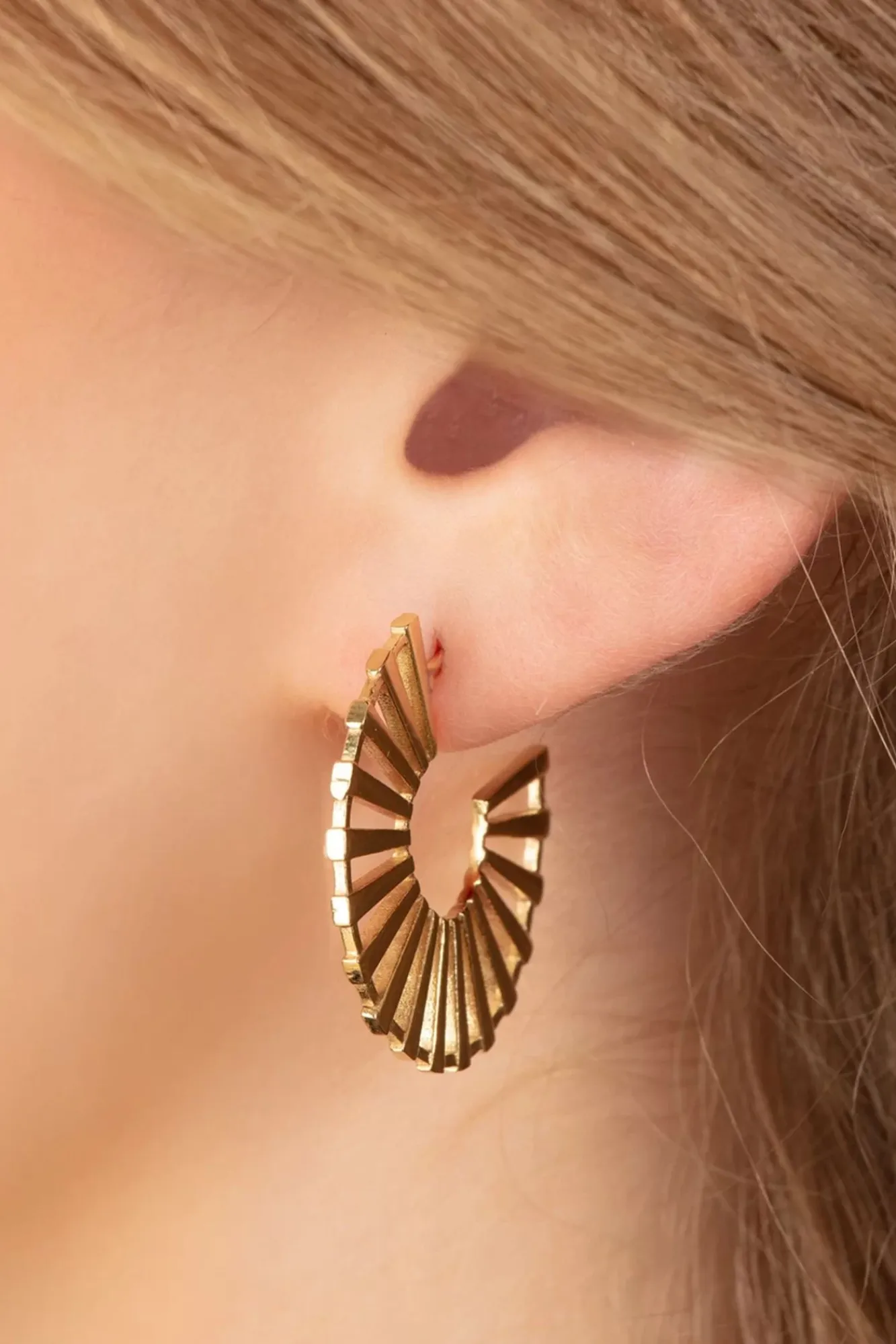 Hot Circle Fan Oorbellen In Goud Vrouwen Sieraden