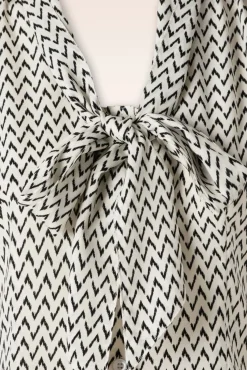 Crepe Bow Long Sleeve Top In Creme Vrouwen Blouses