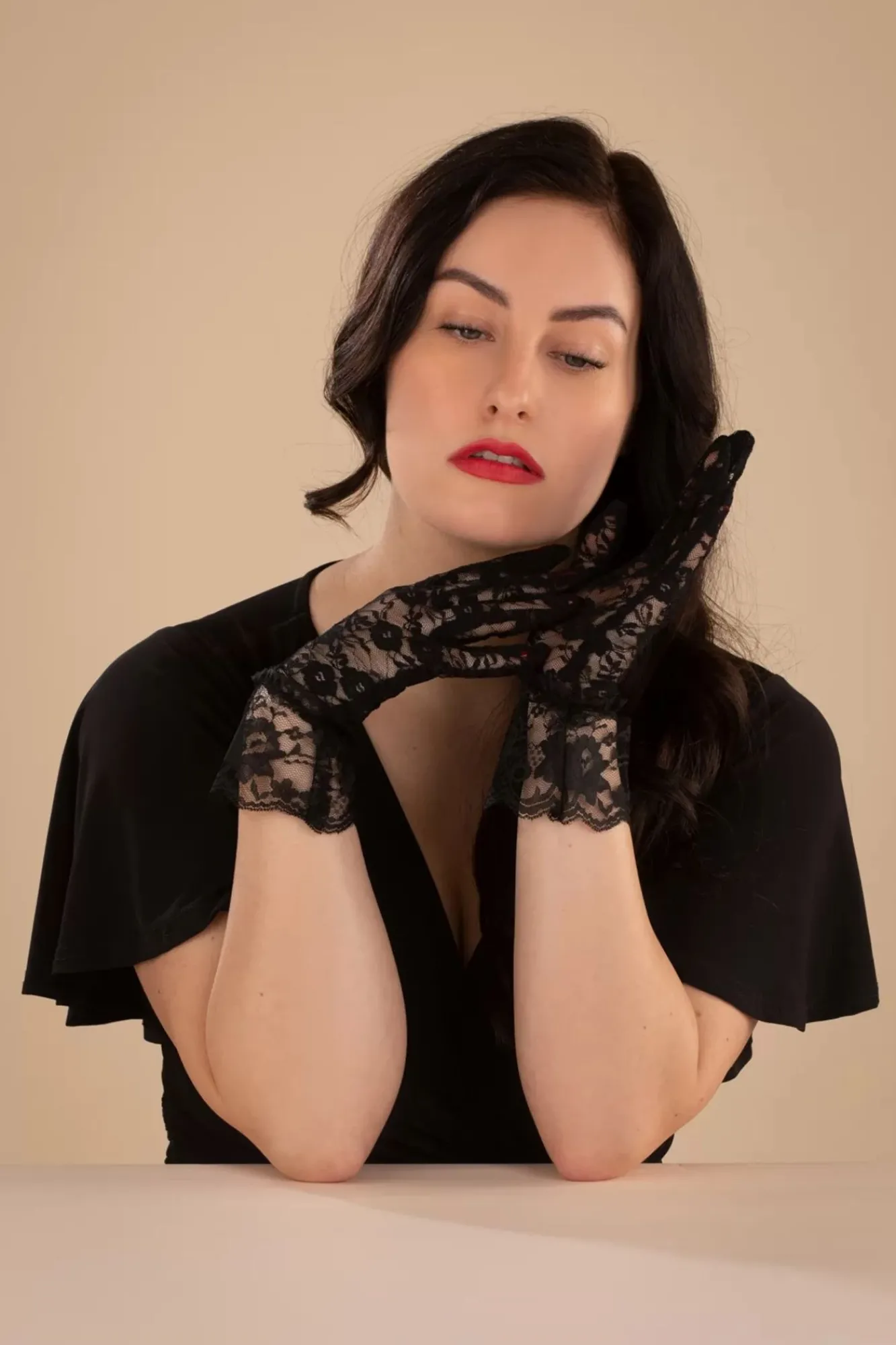 Best Korte Handschoenen Met Bloemenkant In Zwart Vrouwen Handschoenen