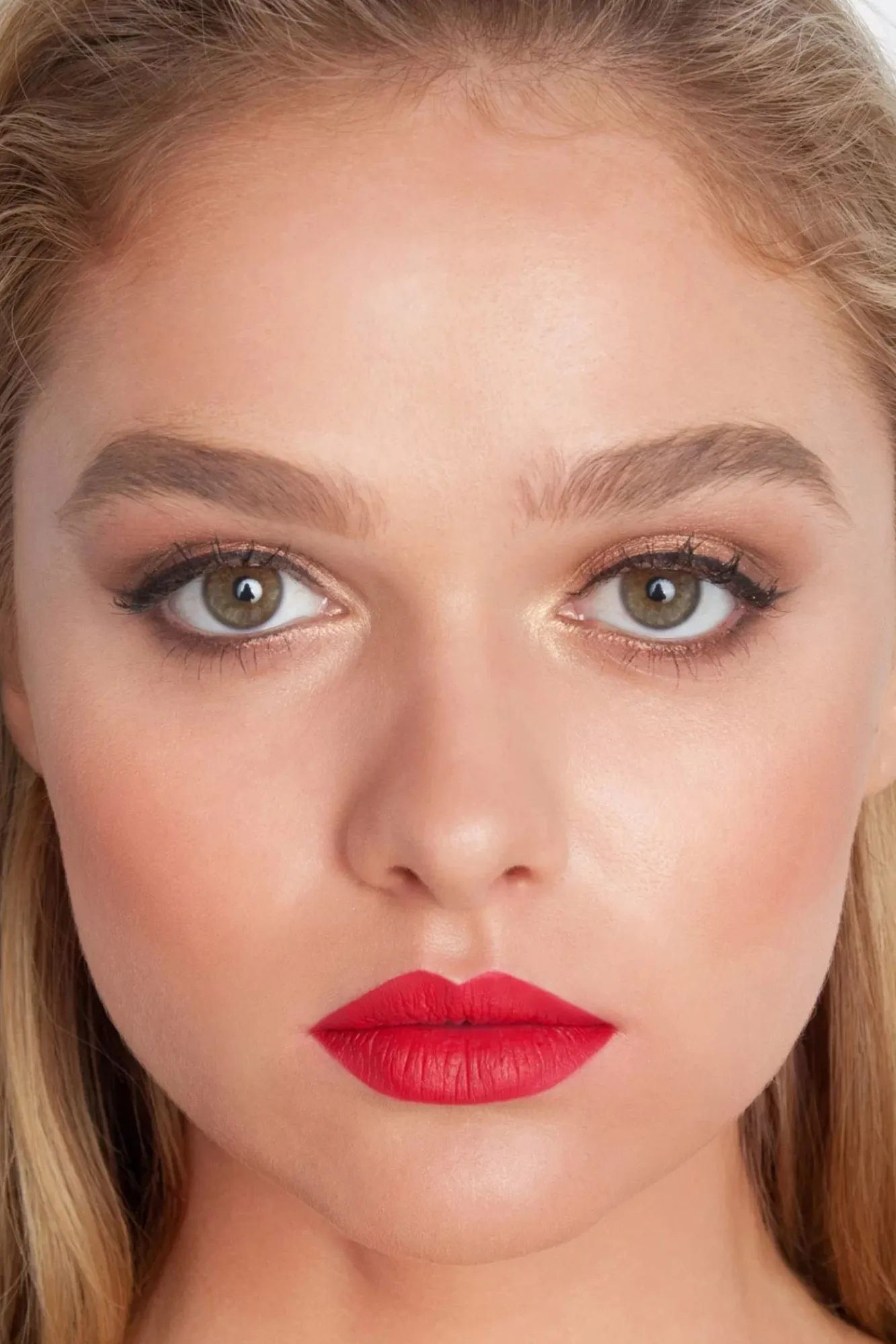 Best Meet Matte Hughes In Devoted Vrouwen Make-Up