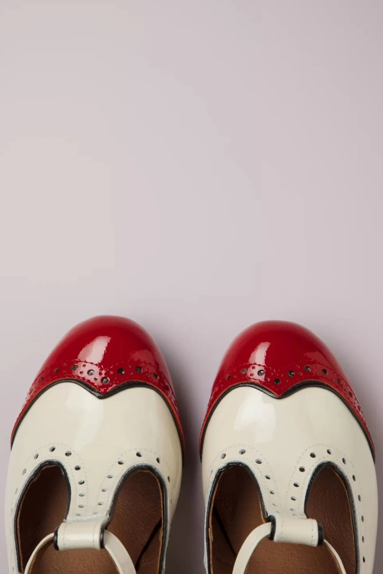 Sale Ojo T-Strap Pumps In Creme En Rood Vrouwen Pumps